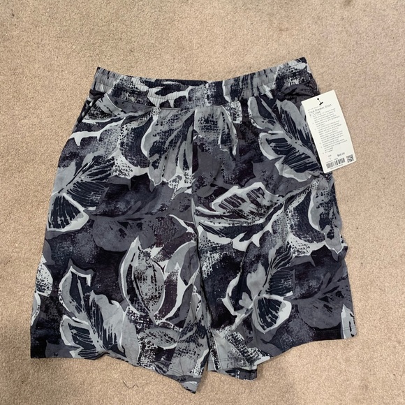 Men’s Lululemon 9” Lined Pace Breaker Short Size L - Picture 4 of 4